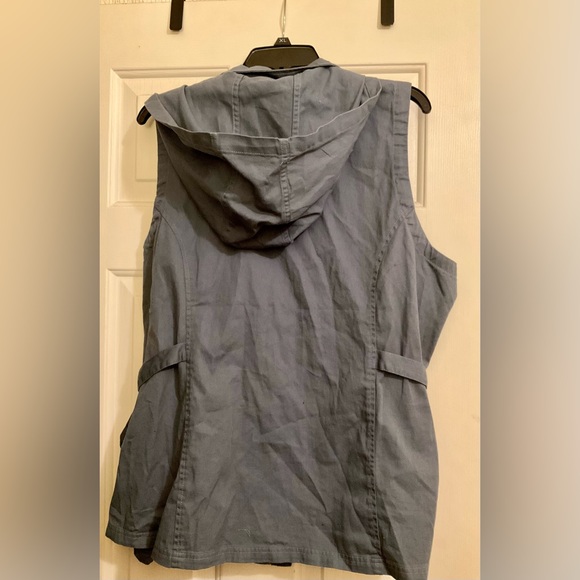 Plus Size Quilted Yoke Vest - Indigo Ash - Picture 3 of 4